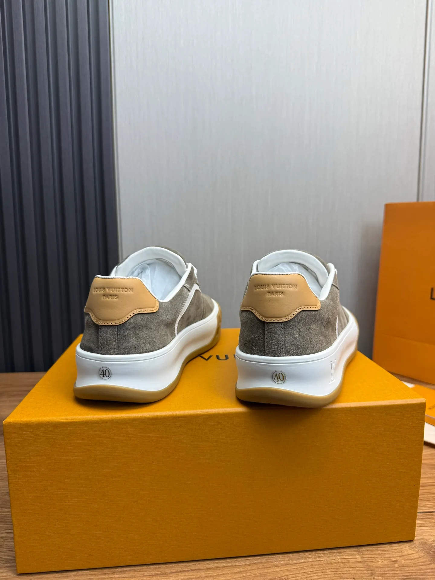 Men's shoes 620💰 Lv. Top purchasing agent🇮🇹 Louis Vuitton, sports sneakers counter synchronization, uppers imported from Italy, high-quality splicing and complex handicrafts, imported mesh pads are soft and comfortable, soles: original factory special soles, TPU exclusive movable molded soles super comfortable, original factory single goods, 🔍🔍high quality, you can enter and exit the counter at will, welcome to compare, code number 38-44 (customized 38.45)